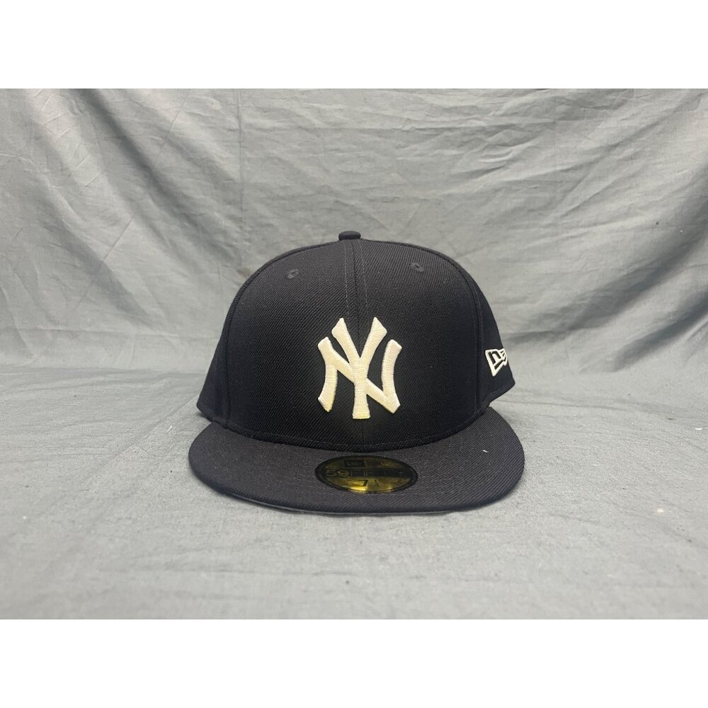 New Era 59Fifty New York Yankees Fitted Cap Navy Size 7 1/4 NEW WITH TAGS! - Picture 1 of 8